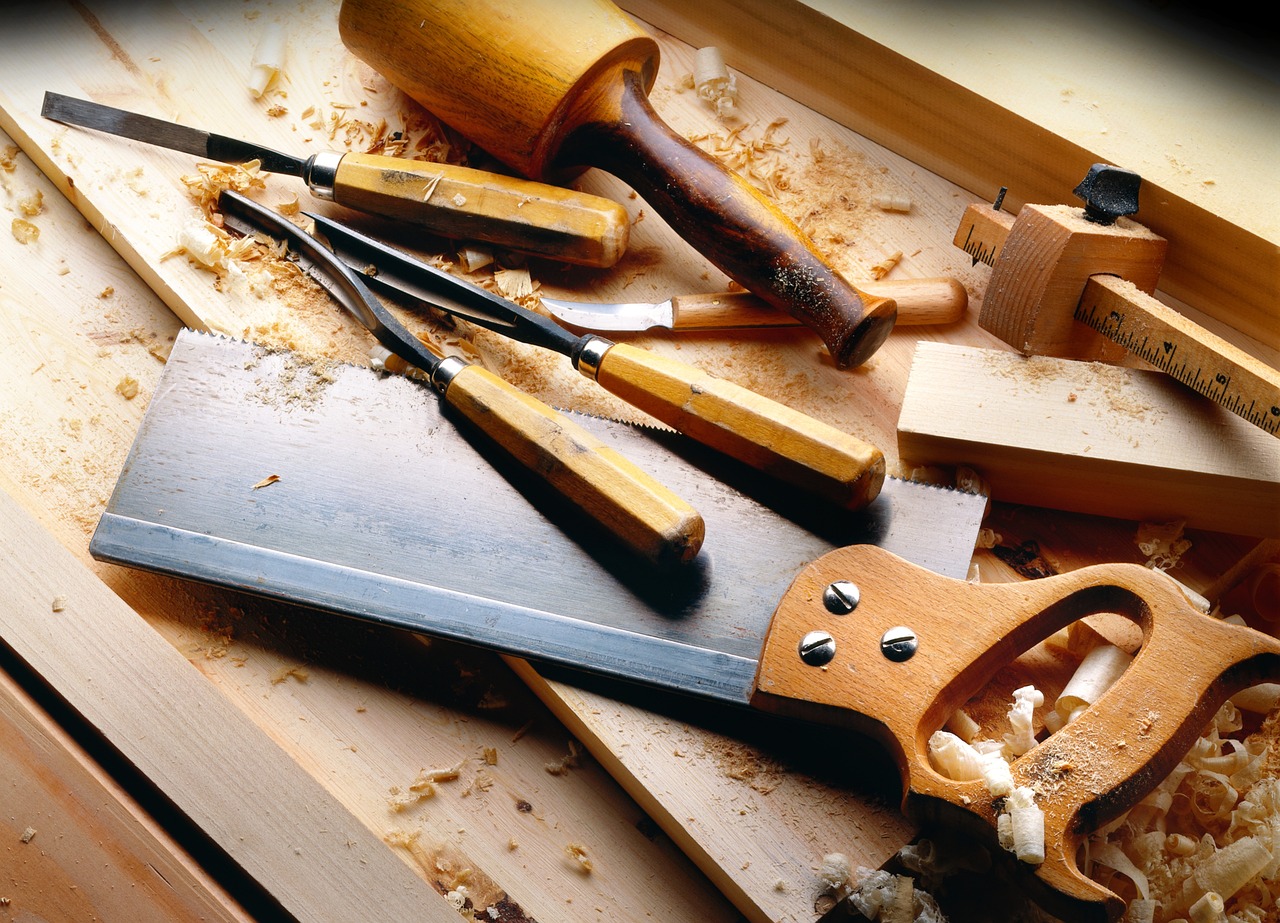 Spar penge på din renovering: 5 smarte tips til at finde en billig tømrer